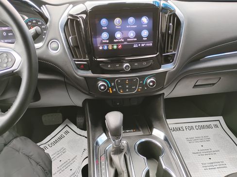 Used 2023 Chevrolet Traverse LT image 8