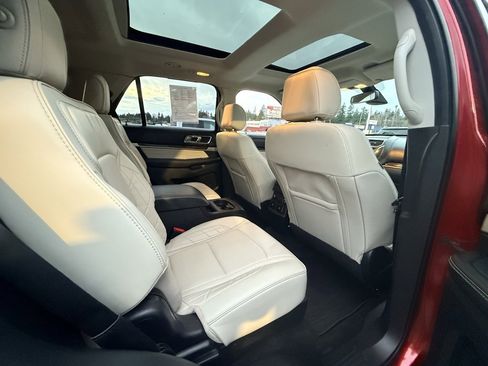 Used 2017 Ford Explorer Platinum image 33