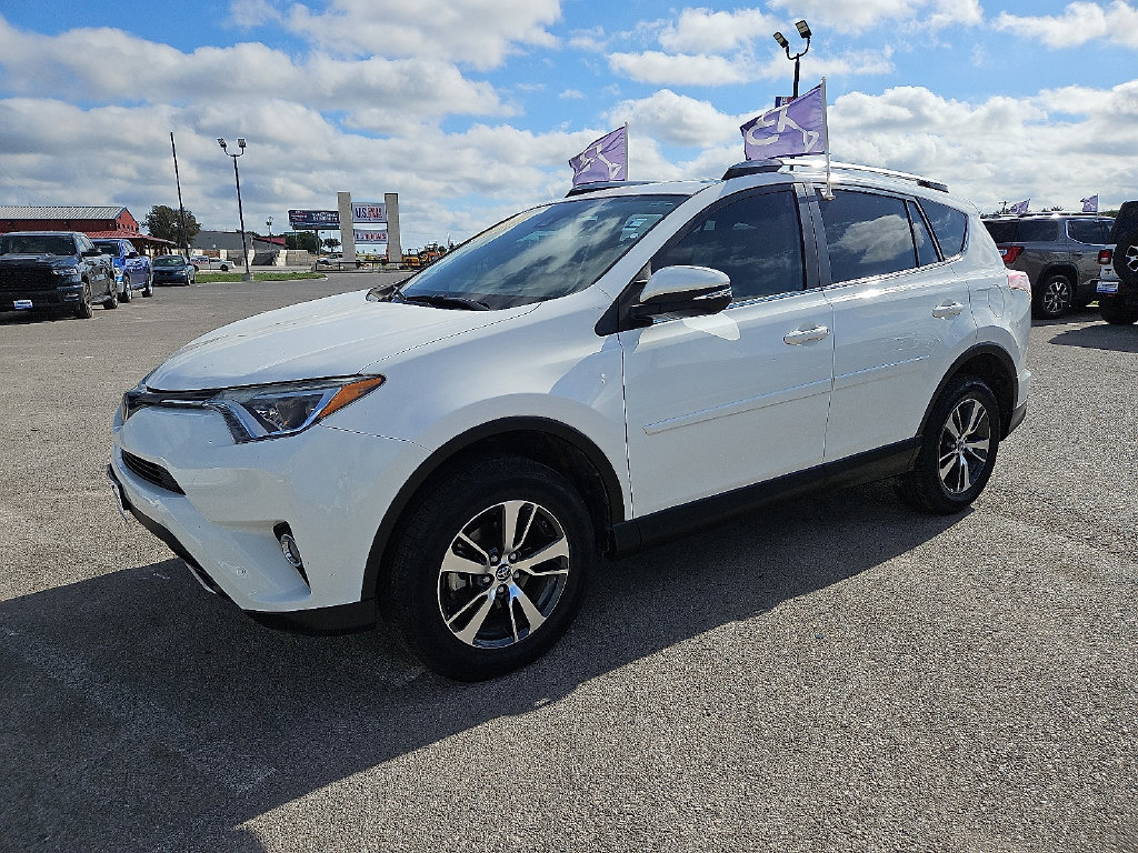 Used 2017 Toyota RAV4 XLE FWD image 2