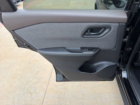 Used 2021 Nissan Rogue S FWD image 13