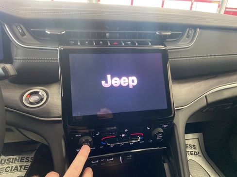 New 2025 Jeep Grand Cherokee Limited image 22