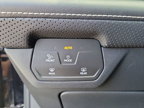 Used 2024 Volkswagen Atlas SE AWD/4WD image 26