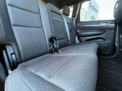 Used 2019 Jeep Grand Cherokee Laredo image 24