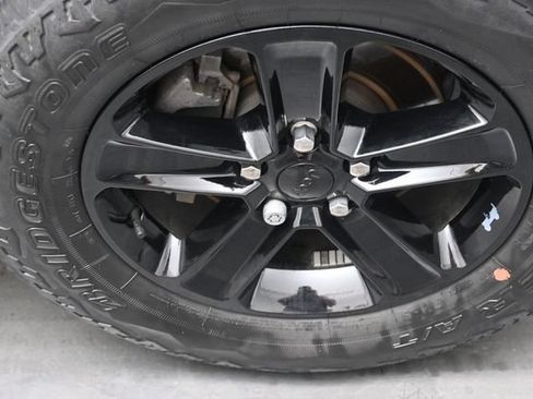 Used 2023 Jeep Wrangler Unlimited Sahara AWD/4WD image 30