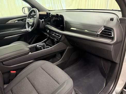 Certified 2025 Chevrolet Traverse LT w/ Sun and Wheel Package image 28