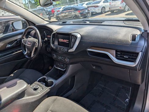 Used 2020 GMC Terrain SLE w/ Driver Convenience Package FWD image 13