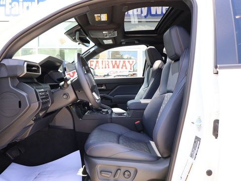 Used 2026 Toyota 4Runner Platinum AWD/4WD image 13