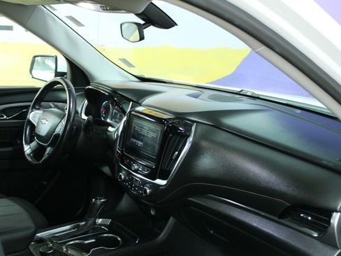 Used 2018 Chevrolet Traverse LT FWD image 12