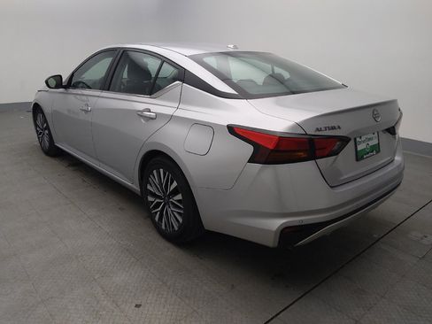 Used 2024 Nissan Altima 2.5 SV image 3