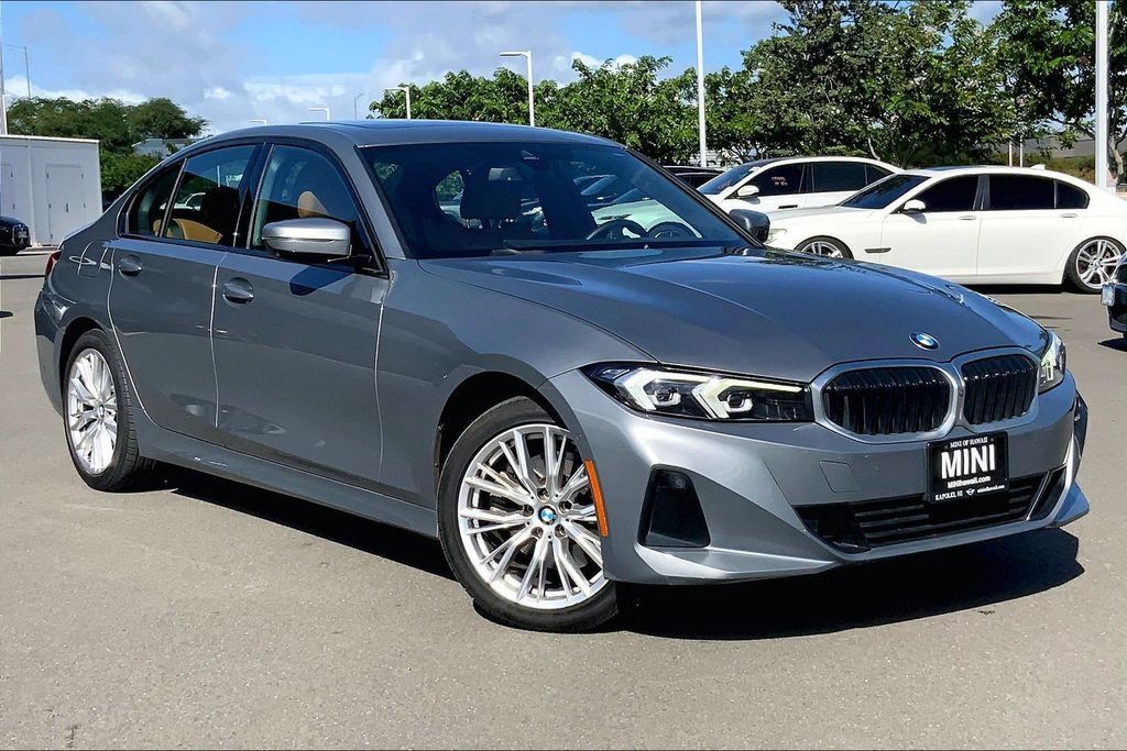 Used 2023 BMW 330i Sedan w/ Parking Assistance Package RWD image 30