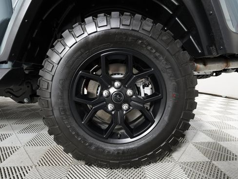 Used 2025 Jeep Gladiator Sport image 29