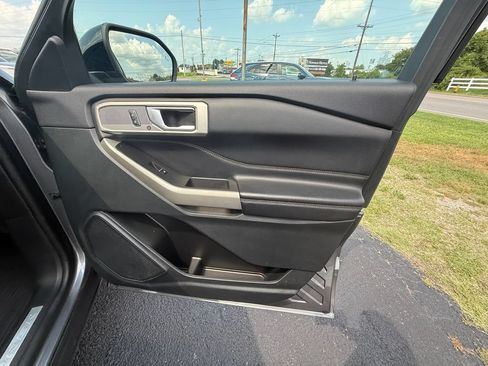 Used 2023 Ford Explorer Limited w/ Equipment Group 301A AWD/4WD image 24