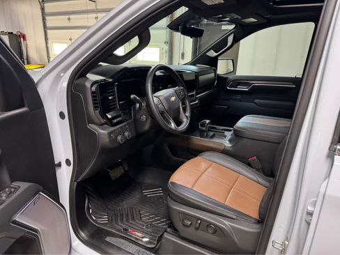Certified 2026 Chevrolet Silverado 1500 High Country w/ Technology Package AWD/4WD image 14