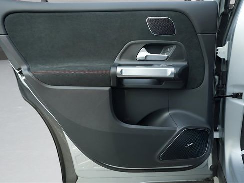 Used 2023 Mercedes-Benz GLB 250 image 28