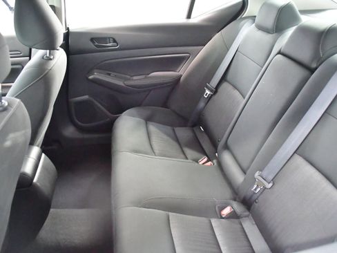 Used 2025 Nissan Altima 2.5 SV FWD image 10