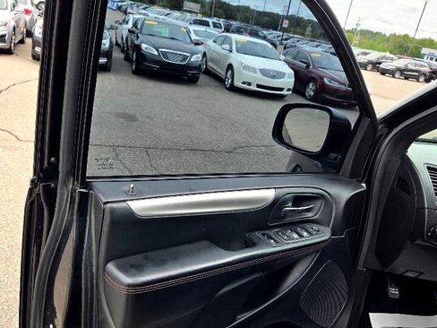 Used 2018 Dodge Grand Caravan GT image 10