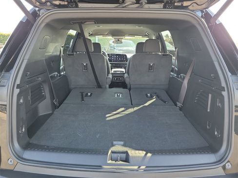 Used 2025 Chevrolet Traverse LT w/ Enhanced Driving Package image 25