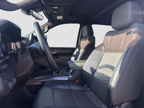 Used 2024 Chevrolet Silverado 2500 ZR2 w/ Technology Package image 7