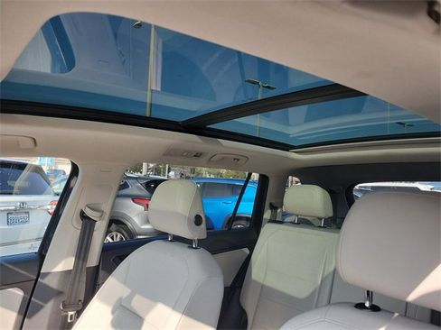 Used 2020 Volkswagen Tiguan SEL image 32