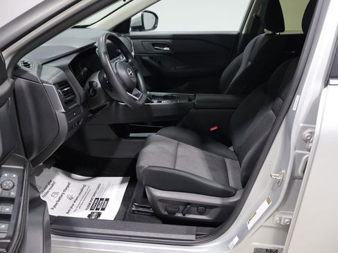 Used 2024 Nissan Rogue SV FWD image 10
