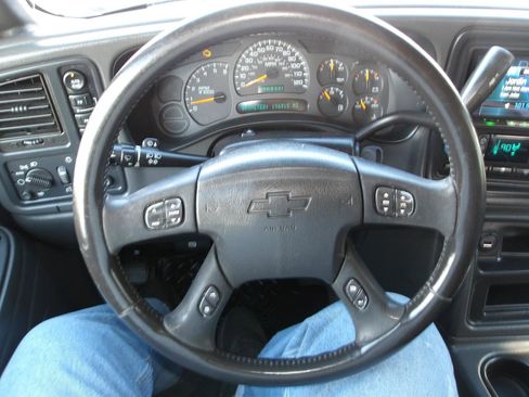 Used 2003 Chevrolet Avalanche LTZ AWD/4WD image 14