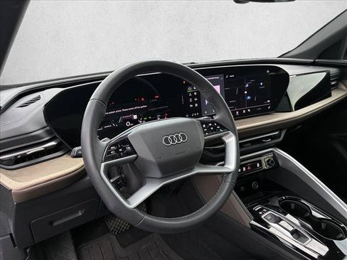 Certified 2025 Audi Q5 Premium w/ Convenience Package AWD/4WD image 10