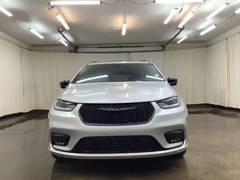 New 2026 Chrysler Pacifica Select w/ S Appearance Package FWD image 10