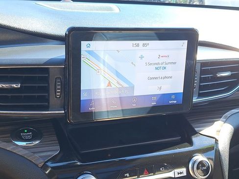 Certified 2021 Ford Explorer Limited w/ Hybrid Equipment Group 310A image 32