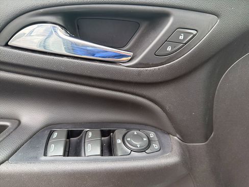 Used 2019 Chevrolet Equinox LT FWD image 20