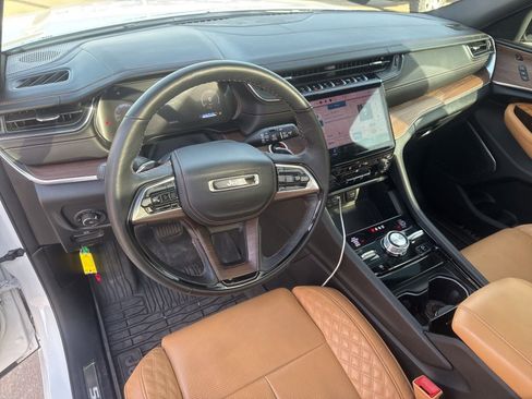 Used 2024 Jeep Grand Cherokee L Summit w/ High Altitude Package image 10