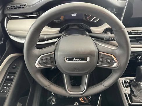 Used 2025 Jeep Compass Limited AWD/4WD image 28