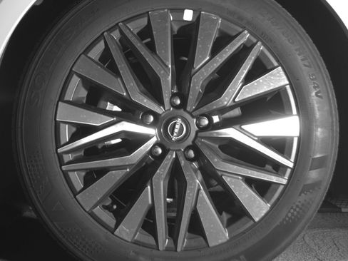 Used 2025 Nissan Altima 2.5 SV FWD image 12