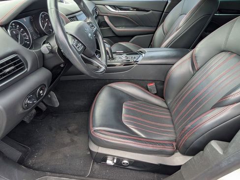 Used 2021 Maserati Levante image 16