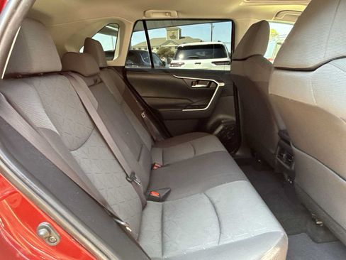 Used 2019 Toyota RAV4 XLE w/ Convenience Package FWD image 17