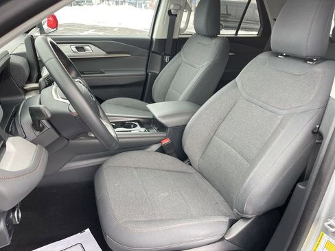 Used 2025 Ford Explorer Active AWD/4WD image 11