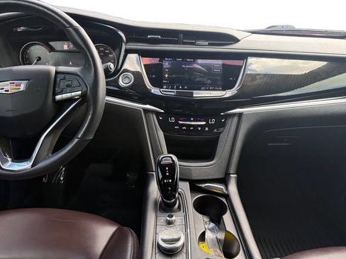 Used 2022 Cadillac XT6 Premium Luxury FWD image 11