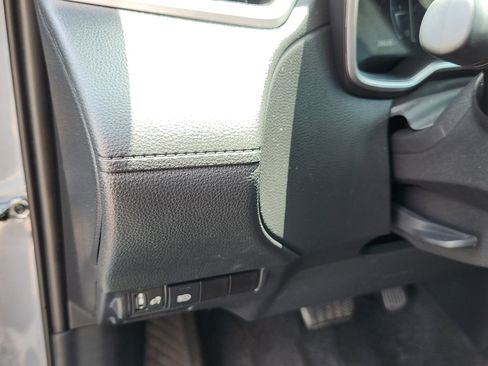 Used 2025 Toyota Corolla Cross XLE FWD image 12