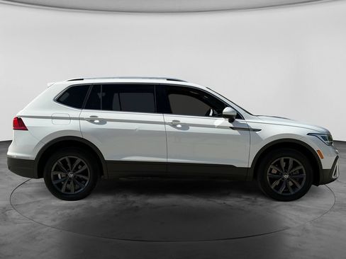Used 2022 Volkswagen Tiguan SE AWD/4WD image 10
