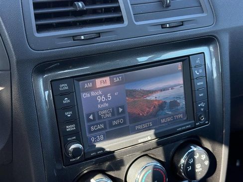 Used 2010 Dodge Challenger R/T RWD image 18