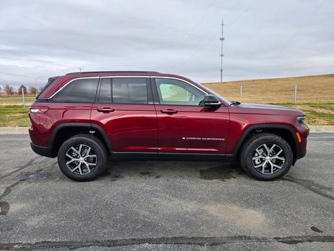New 2025 Jeep Grand Cherokee Limited image 2