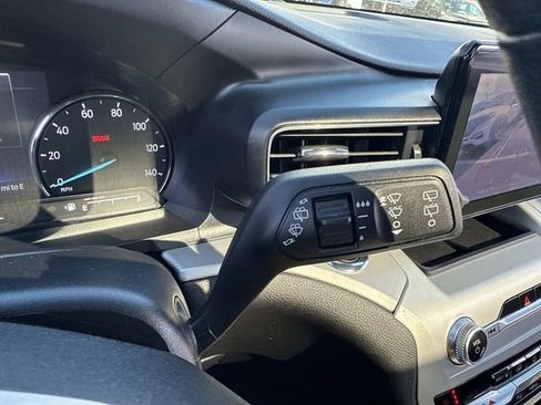 Used 2022 Ford Explorer XLT w/ Equipment Group 202A AWD/4WD image 39