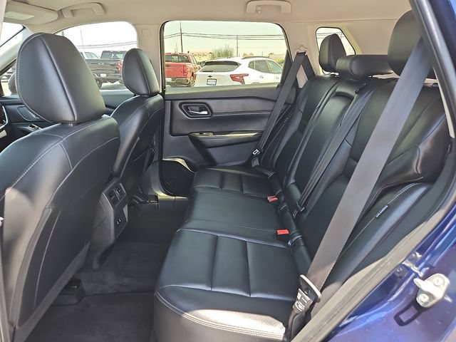Used 2025 Nissan Rogue SL AWD/4WD image 11