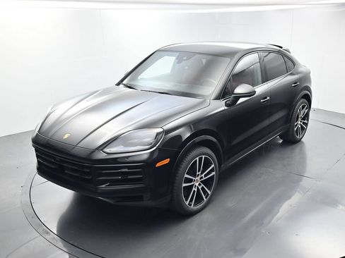 Certified 2025 Porsche Cayenne Coupe AWD/4WD image 32