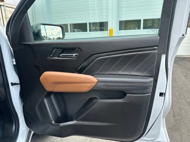 Used 2024 GMC Canyon AT4 w/ Canyon Safety Plus Package AWD/4WD image 11