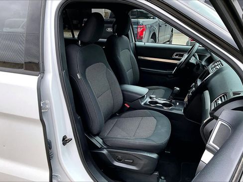 Used 2019 Ford Explorer XLT w/ Equipment Group 201A image 8