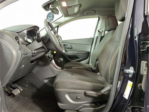 Used 2021 Chevrolet Trax LS w/ Tint and Cruise Package image 15