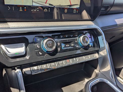 Used 2025 GMC Sierra 3500 Denali w/ Technology Package AWD/4WD image 19