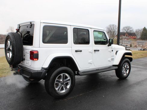 Used 2019 Jeep Wrangler Unlimited Sahara image 3