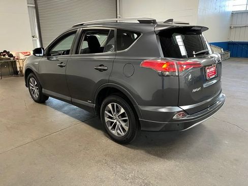 Used 2018 Toyota RAV4 XLE w/ Convenience Package AWD/4WD image 4