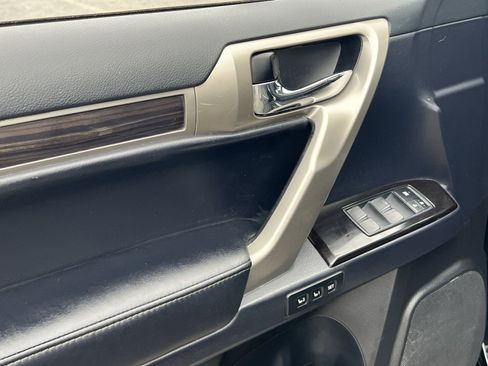 Used 2018 Lexus GX 460 w/ Preferred Accessory Package AWD/4WD image 21
